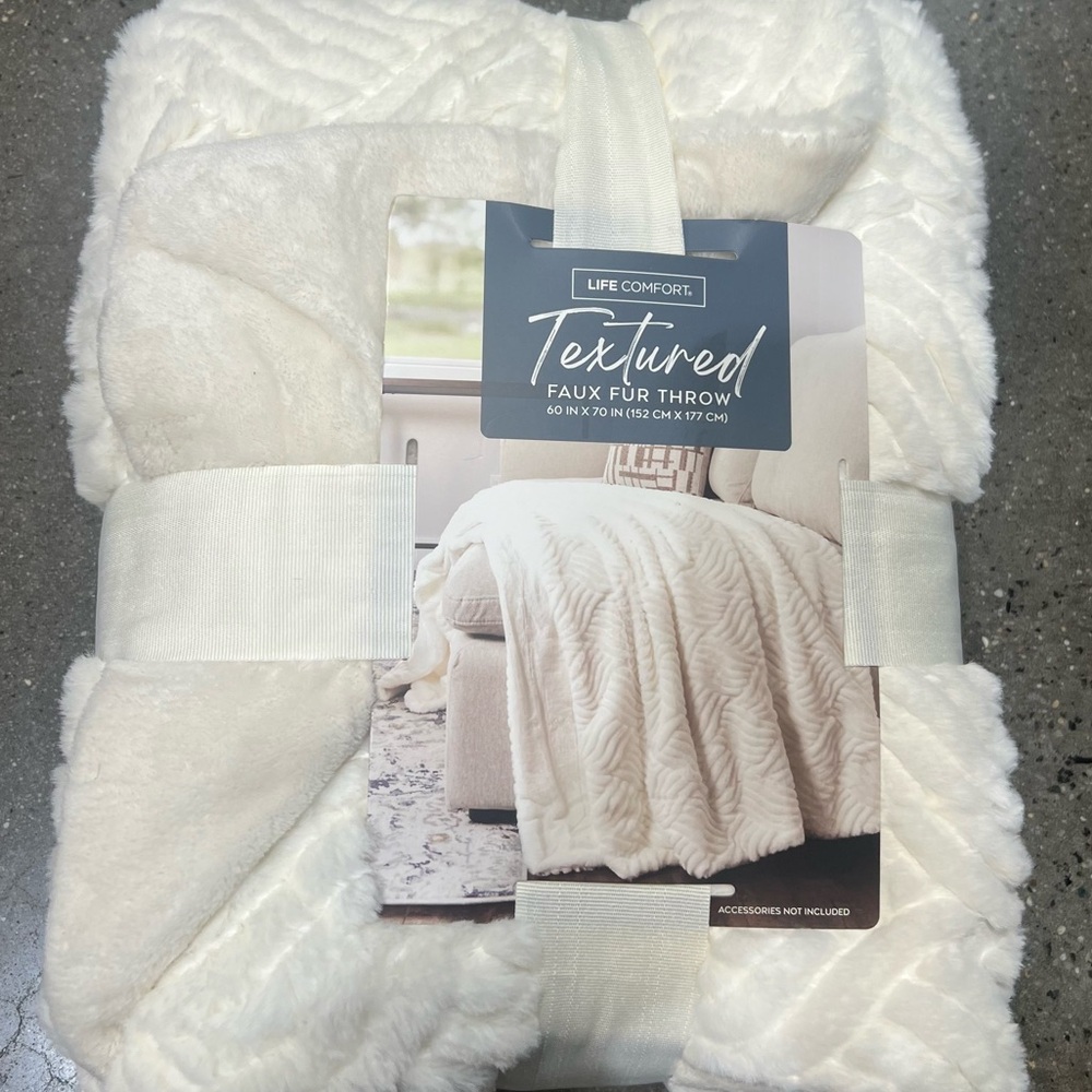 LIFE COMFORT TEXTURED FAUX FUR THROW 60" X 70"